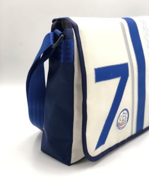 Messenger Bag L weiß- Zahl blau Seite