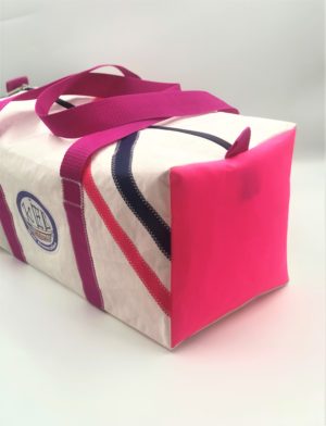 Sporttasche M weiß- Streifen pink Seite rechts