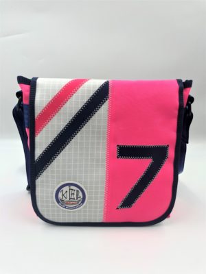 Messenger Bag M- Pink / Zahl sieben Vorne